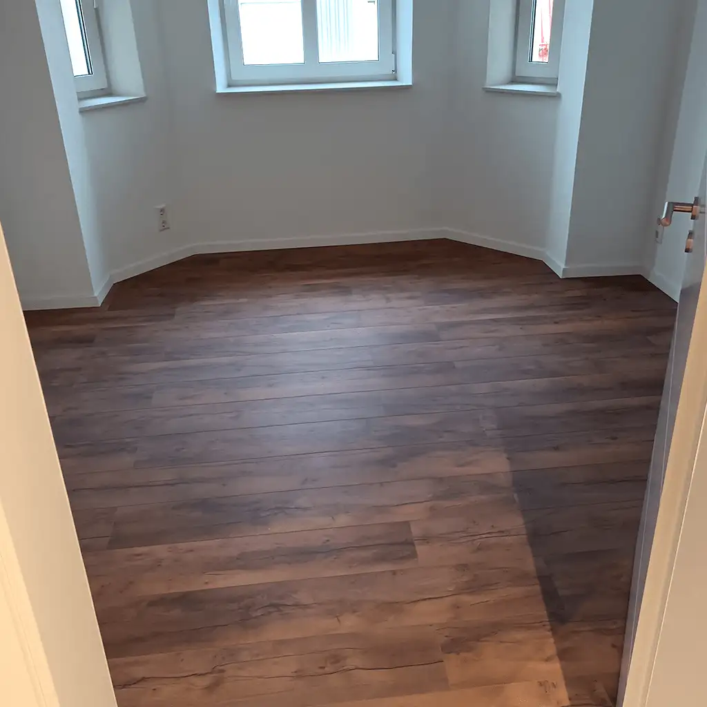 Innenraumgestaltung mit Laminatboden von Handwerker-Marktredwitz