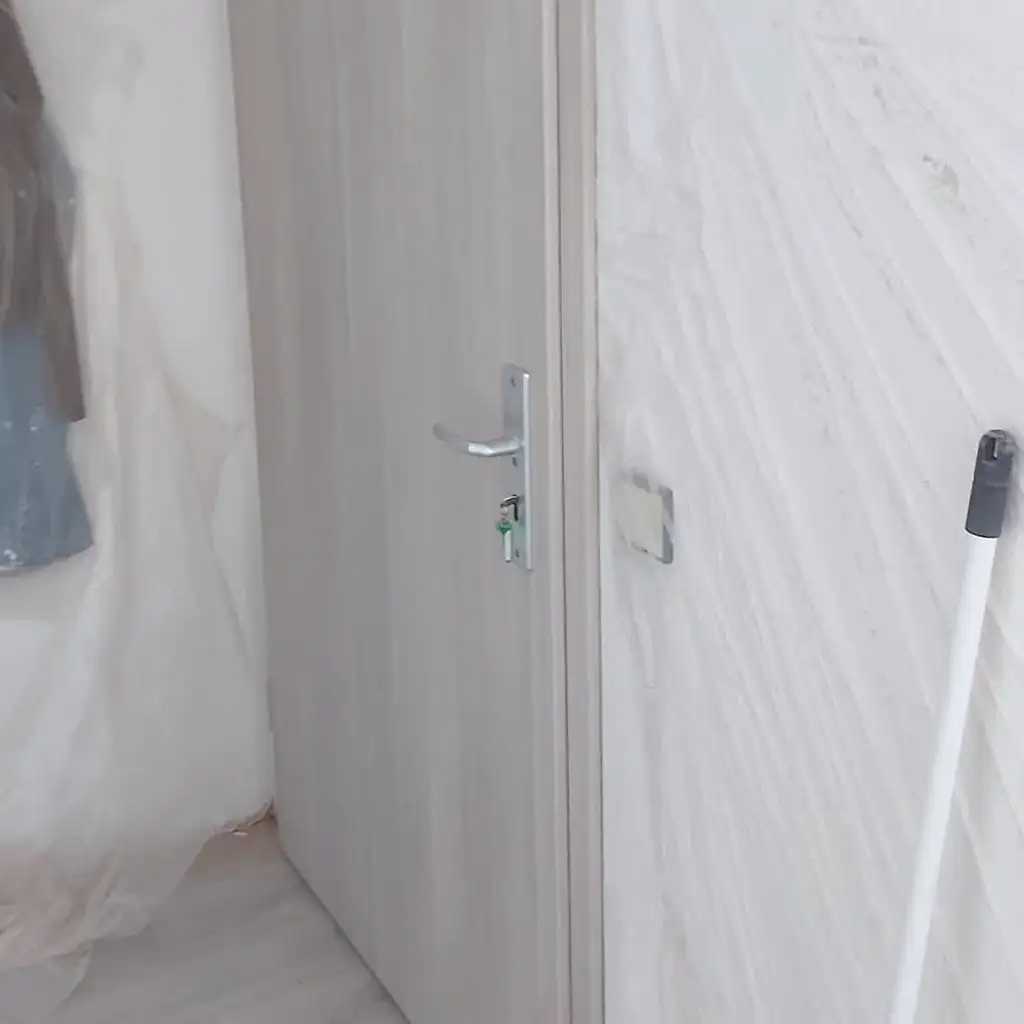 Wohnungseingangstürmontage durch Handwerker-Marktredwitz